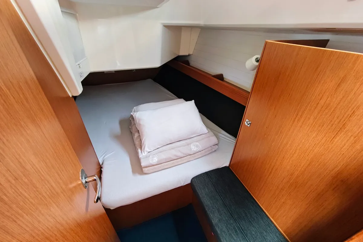 Cabin on Hana, a Bavaria Cruiser 37 sailboat at Sukošan, Croatia