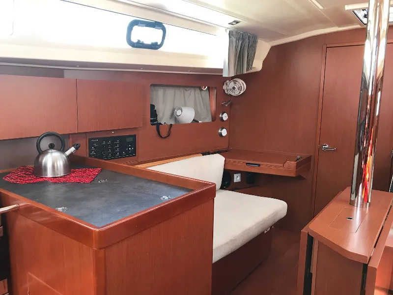 Salon of Vera, a Beneteau Oceanis 41.1 sailboat at Puntone di Scarlino, Italy