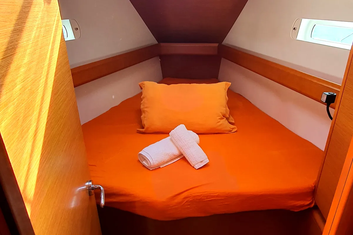 Cabin on Kalli Zoi II, a Jeanneau Sun Odyssey 449 sailboat at Benitses, Greece