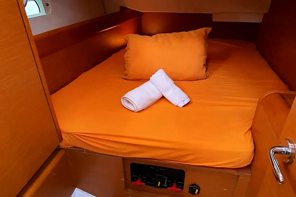 Cabin on Kalli Zoi II, a Jeanneau Sun Odyssey 449 sailboat at Benitses, Greece