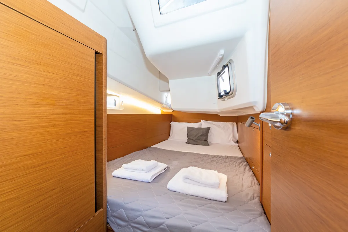 Zheng Yi Sao (郑一嫂), a Jeanneau Sun Odyssey 410 sailboat at Athens, Greece