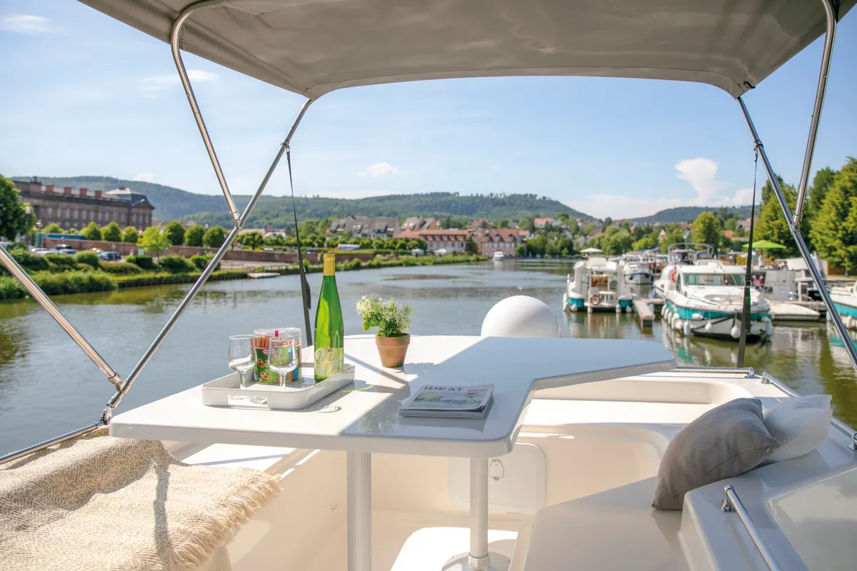 Nicols Quattro Fly C, a motorboat at Saint-Nazaire-d'Aude, France