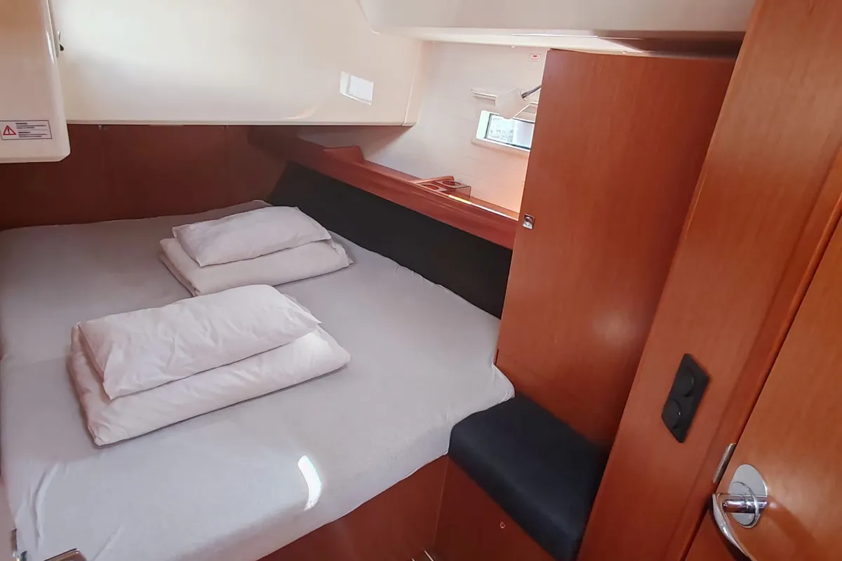 Cabin on Mondo, a Bavaria Cruiser 46 sailboat at Općina Pakoštane, Croatia