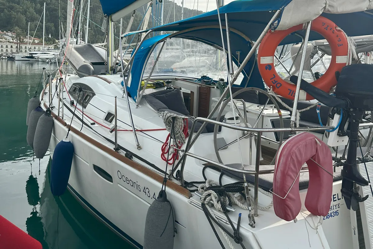 Cockpit of Filadelfo, a Beneteau Oceanis 43.4 sailboat at Fethiye, Turkey