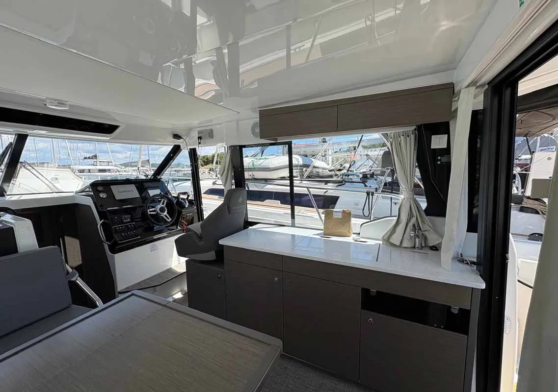 Galley of Solea, a Jeanneau Merry Fisher 1095 Fly motorboat at Jezera, Croatia