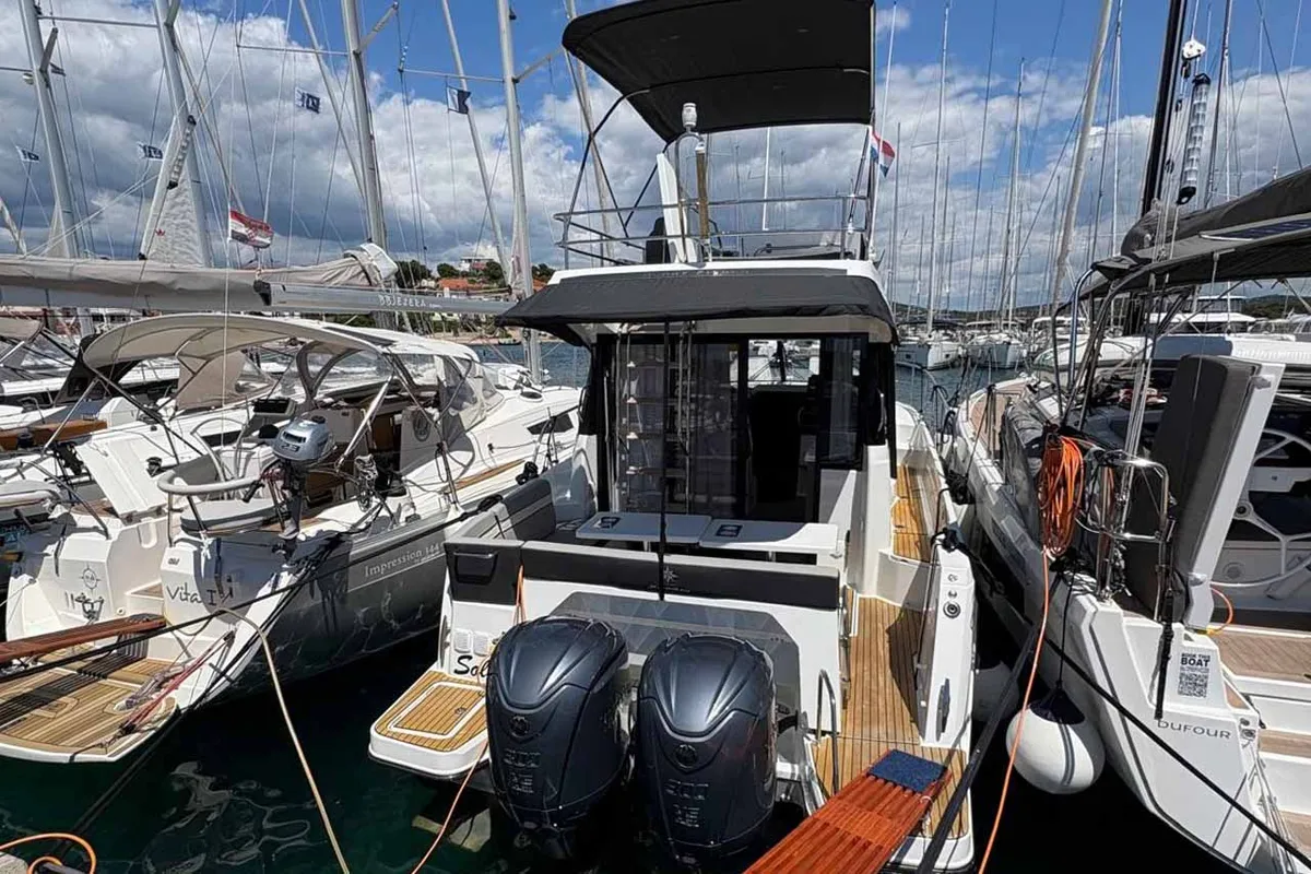 Exterior view of Solea, a Jeanneau Merry Fisher 1095 Fly motorboat at Jezera, Croatia