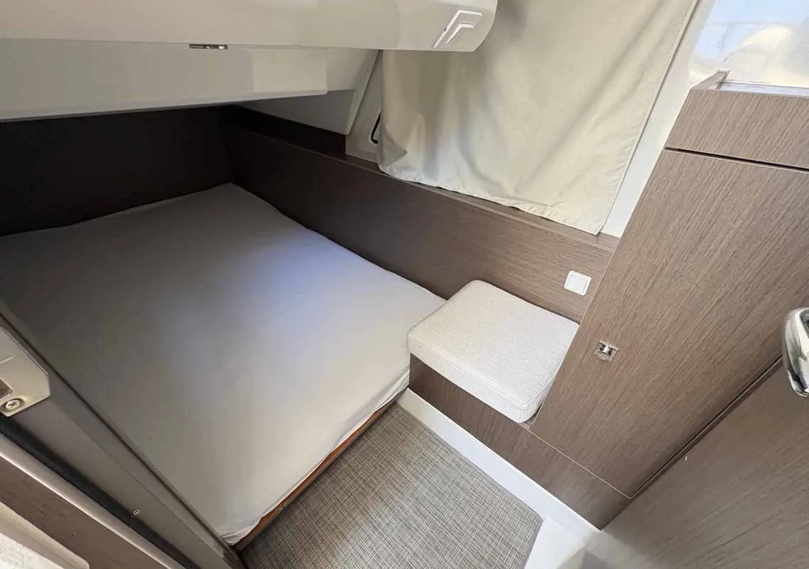 Cabin on Solea, a Jeanneau Merry Fisher 1095 Fly motorboat at Jezera, Croatia