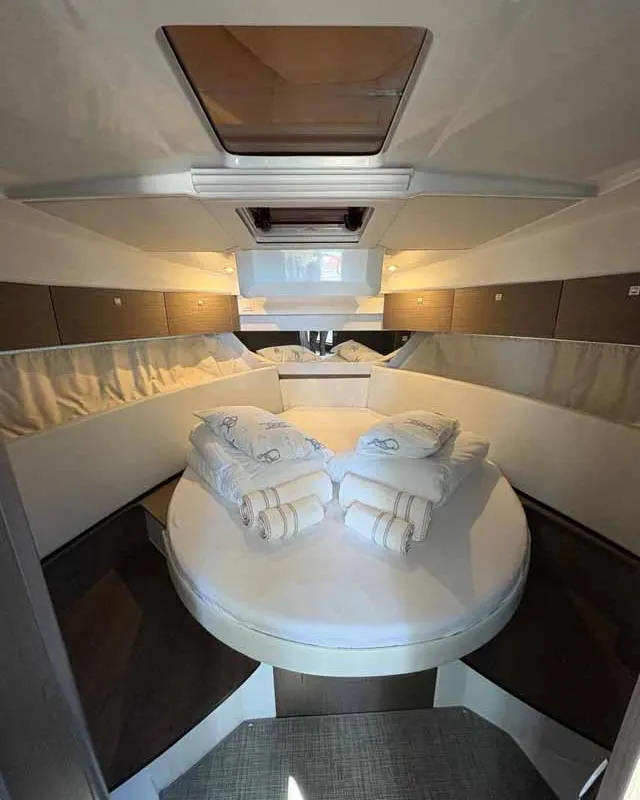 Cabin on Solea, a Jeanneau Merry Fisher 1095 Fly motorboat at Jezera, Croatia