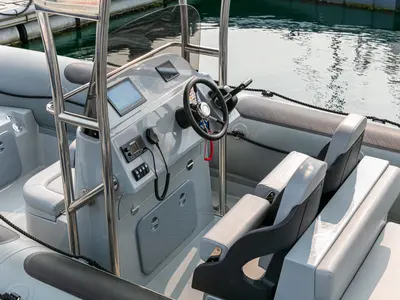 Cockpit of Fog, a Gulet Vanguard DR-760 motorboat at Baiona, Spain