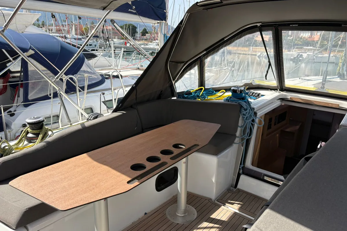 Salima, a Dufour 48 sailboat at Tonnarella, Italy