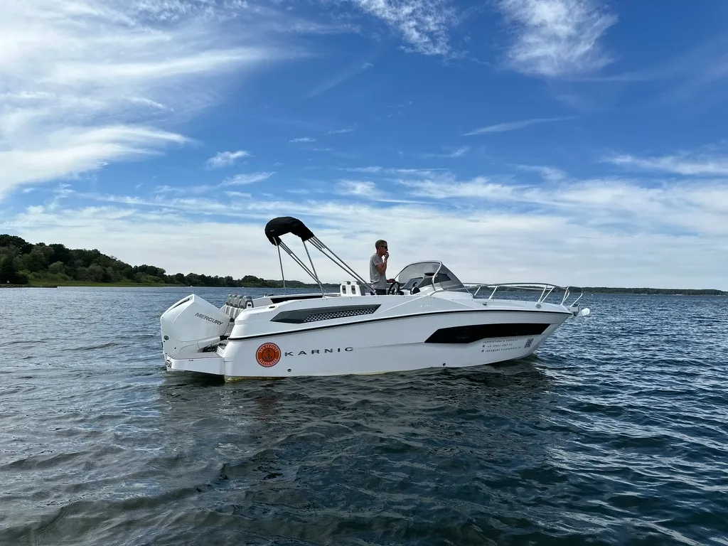 Karnic SL 702 Two, a Karnic SL 702 motorboat at Göhren-Lebbin, Germany