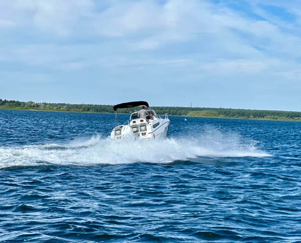 Karnic SL 702 Two, a Karnic SL 702 motorboat at Göhren-Lebbin, Germany