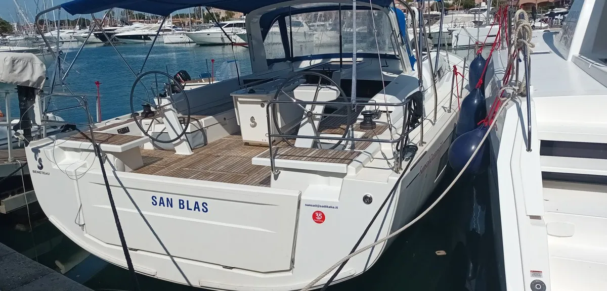 Exterior view of San Blas, a Beneteau Oceanis 51.1 sailboat at Tonnarella, Italy