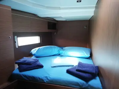 Cabin on San Blas, a Beneteau Oceanis 51.1 sailboat at Tonnarella, Italy