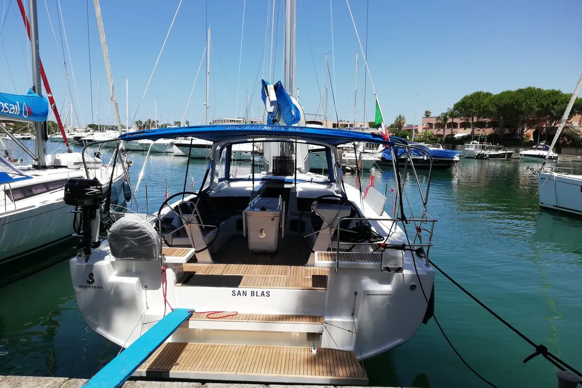 Exterior view of San Blas, a Beneteau Oceanis 51.1 sailboat at Tonnarella, Italy