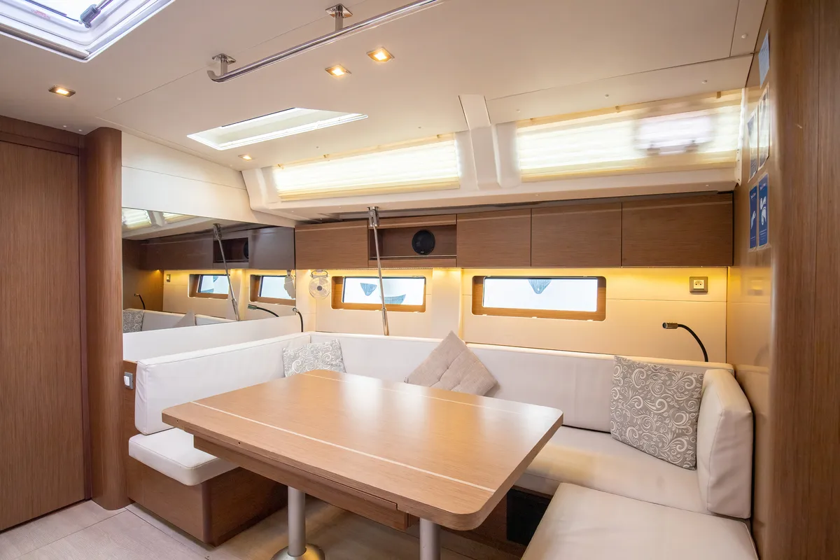 Salon of Calipso, a Beneteau Oceanis 51.1 sailboat at Salerno, Italy