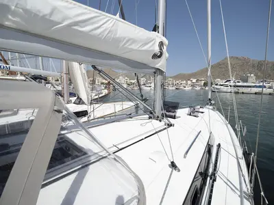 Deck of Passepartout, a Beneteau Oceanis 41.1 sailboat at Port de Pollença, Spain