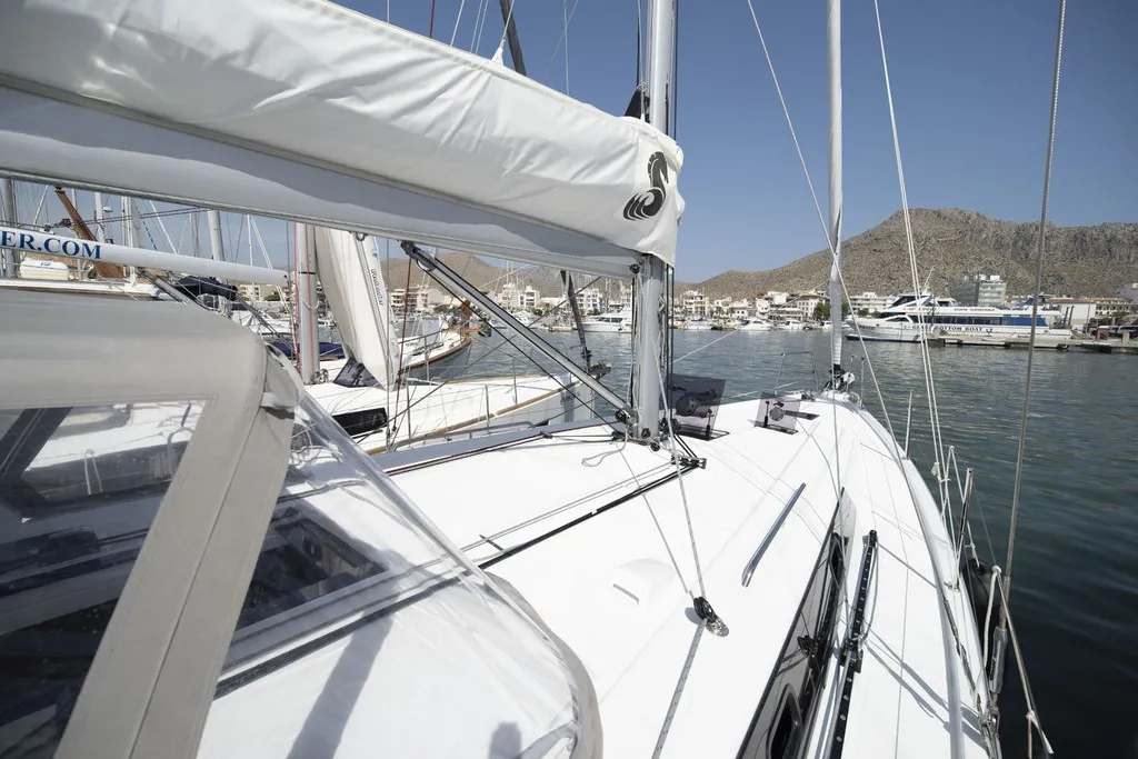 Deck of Passepartout, a Beneteau Oceanis 41.1 sailboat at Port de Pollença, Spain