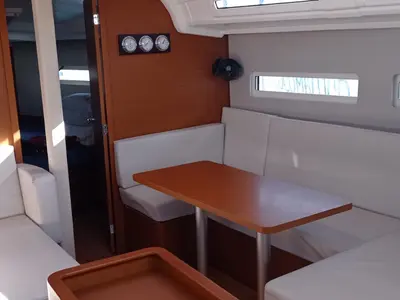 Salon of Verdejo (Las Galletas), a Jeanneau Sun Odyssey 410 sailboat at Elephant Butte Estates, United States