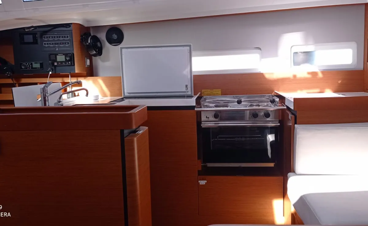 Galley of Verdejo (Las Galletas), a Jeanneau Sun Odyssey 410 sailboat at Elephant Butte Estates, United States
