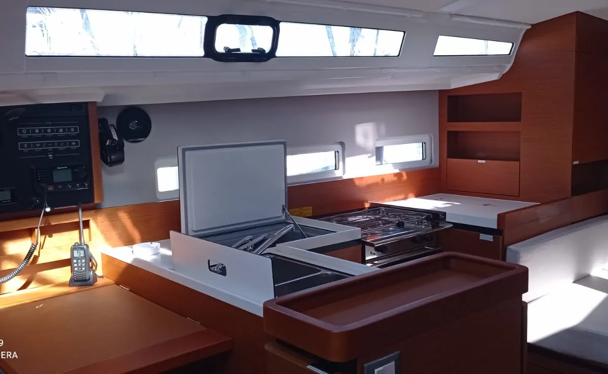 Galley of Verdejo (Las Galletas), a Jeanneau Sun Odyssey 410 sailboat at Elephant Butte Estates, United States