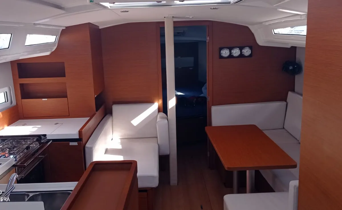 Salon of Verdejo (Las Galletas), a Jeanneau Sun Odyssey 410 sailboat at Elephant Butte Estates, United States