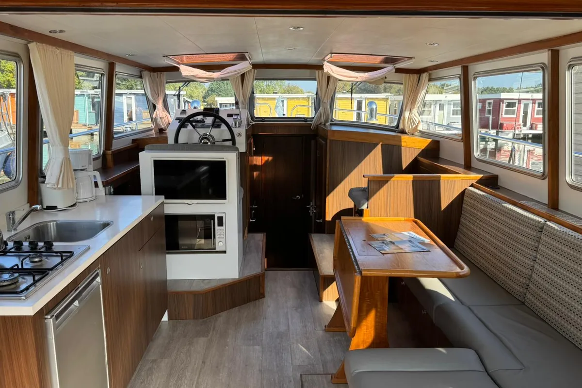 Salon of Drait 107, a De Drait Bravoure 40 motorboat at Drachten, Netherlands