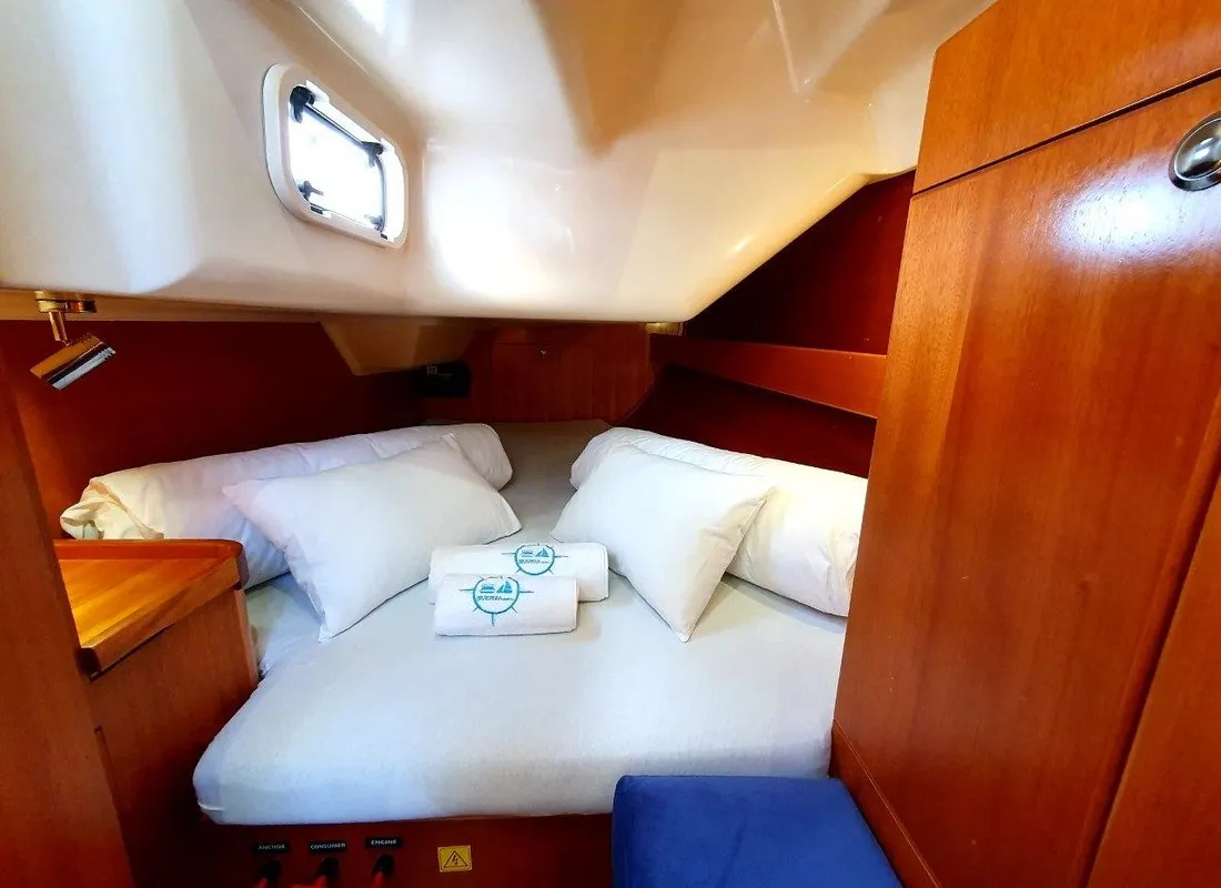 Cabin on Vita I, a Elan 344 Impression sailboat at Jezera, Croatia