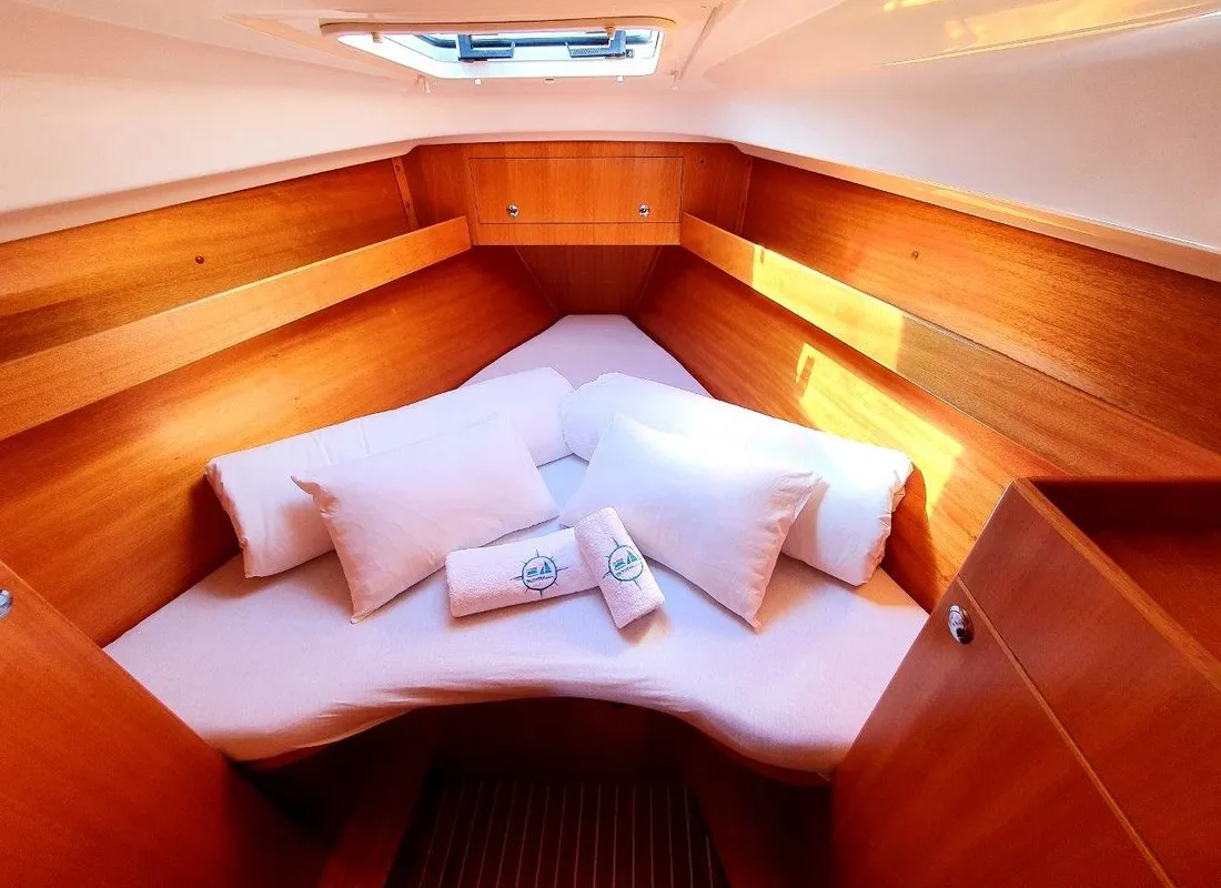 Cabin on Vita I, a Elan 344 Impression sailboat at Jezera, Croatia