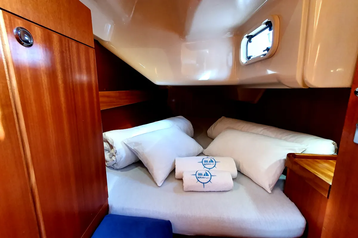 Cabin on Vita I, a Elan 344 Impression sailboat at Jezera, Croatia