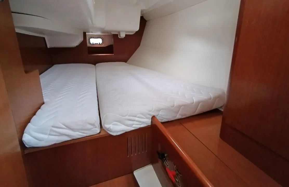 Cabin on Bandiagara, a Beneteau Oceanis 37 sailboat at Saint-Cast-le-Guildo, France