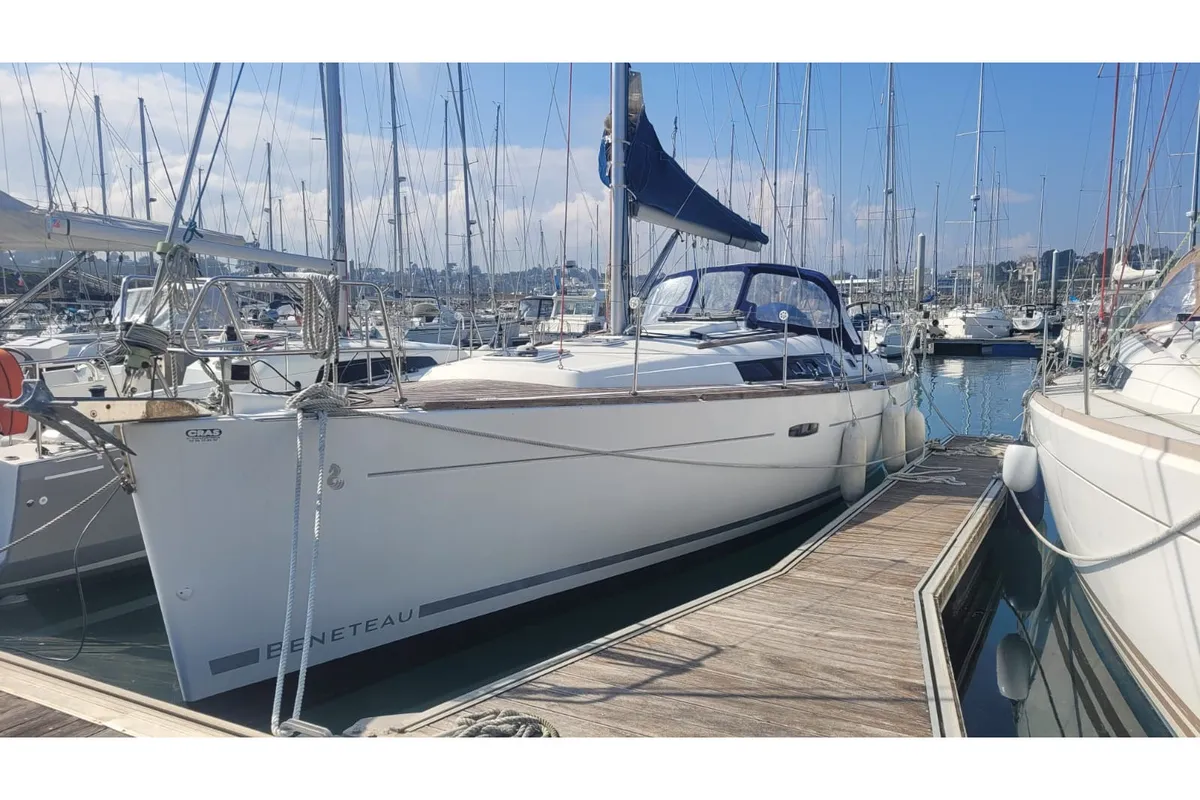 Exterior view of Bandiagara, a Beneteau Oceanis 37 sailboat at Saint-Cast-le-Guildo, France