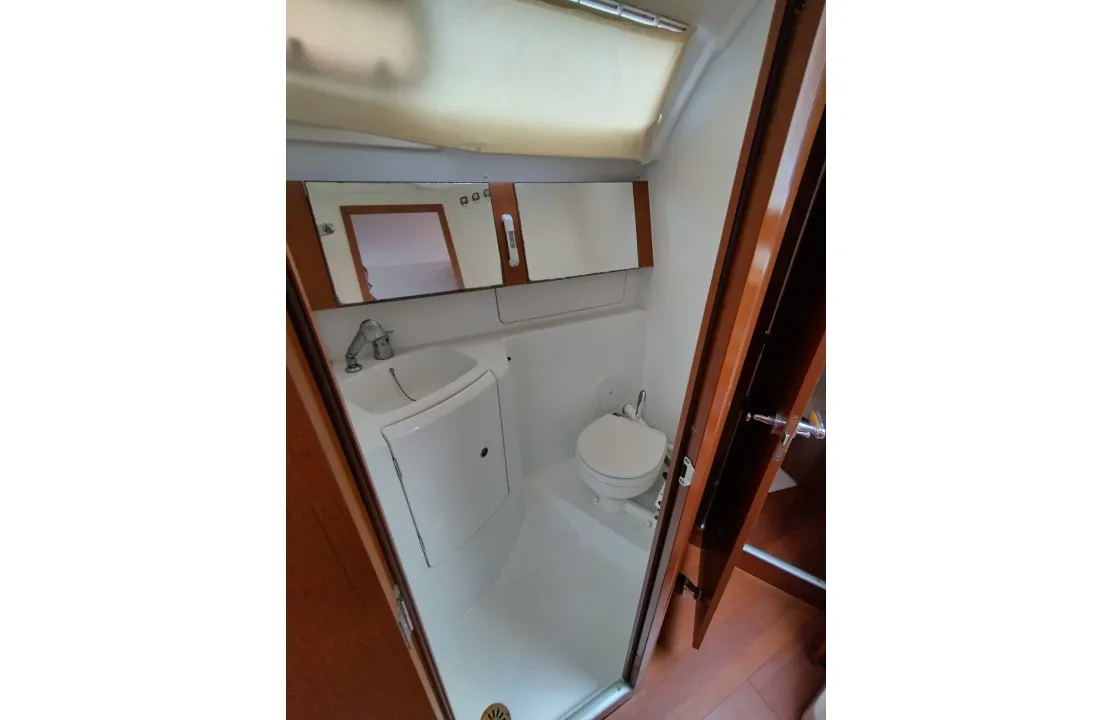 Head on Bandiagara, a Beneteau Oceanis 37 sailboat at Saint-Cast-le-Guildo, France