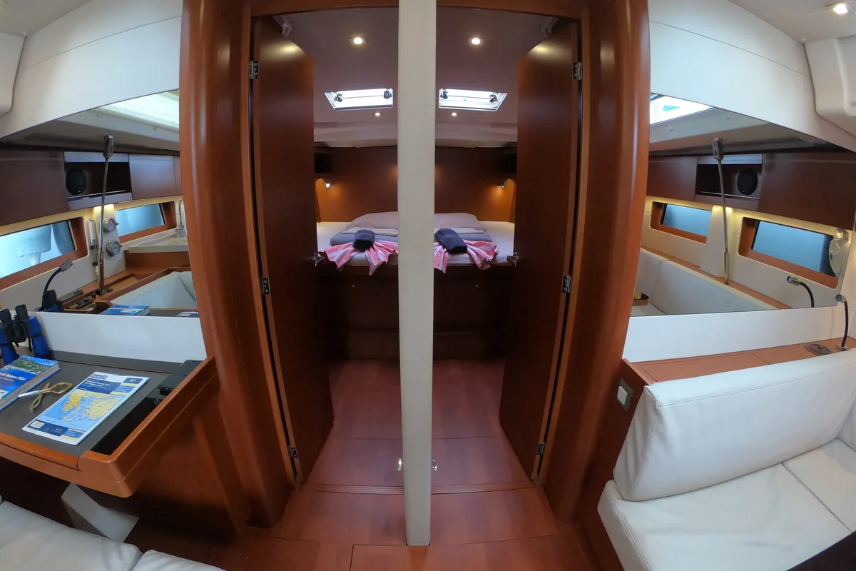 Cabin on Famiglia, a Beneteau Oceanis 51.1 sailboat at Athens, Greece