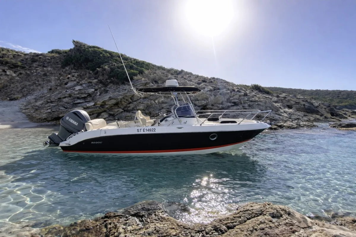 Exterior view of no name, a Sessa Marine Key Largo 27 motorboat at Grad Trogir, Croatia