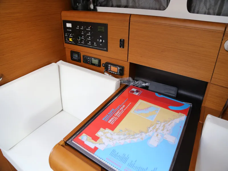 Salon of Kandur II, a Jeanneau Sun Odyssey 419 sailboat at Kaštela, Croatia