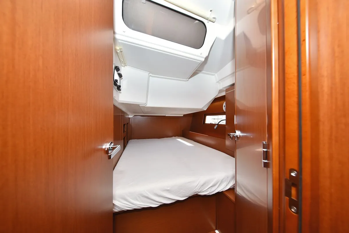 Cabin on Antonela M, a Beneteau Oceanis 46.1 sailboat at Zadar, Croatia