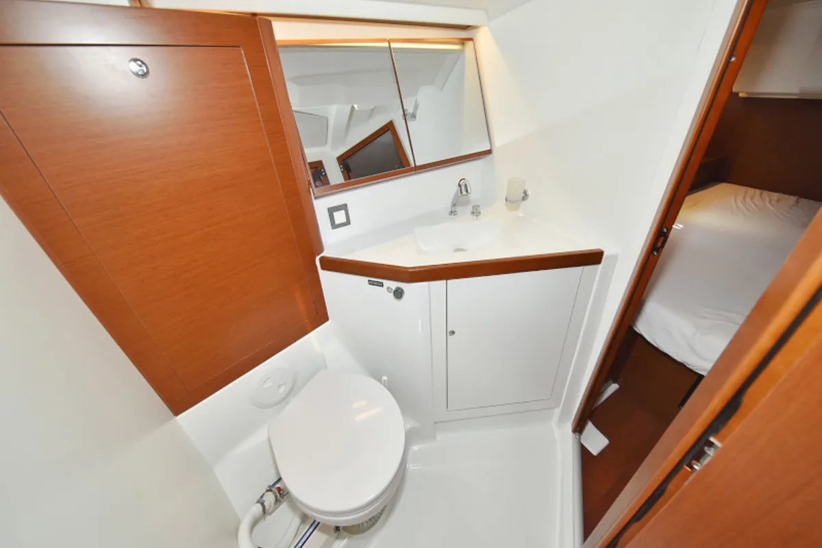 Cabin on Antonela M, a Beneteau Oceanis 46.1 sailboat at Zadar, Croatia