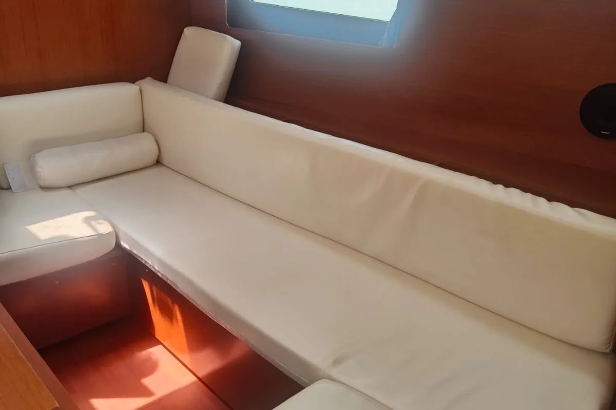 Salon of Paulina, a Beneteau Oceanis 41.1 sailboat at Procida, Italy