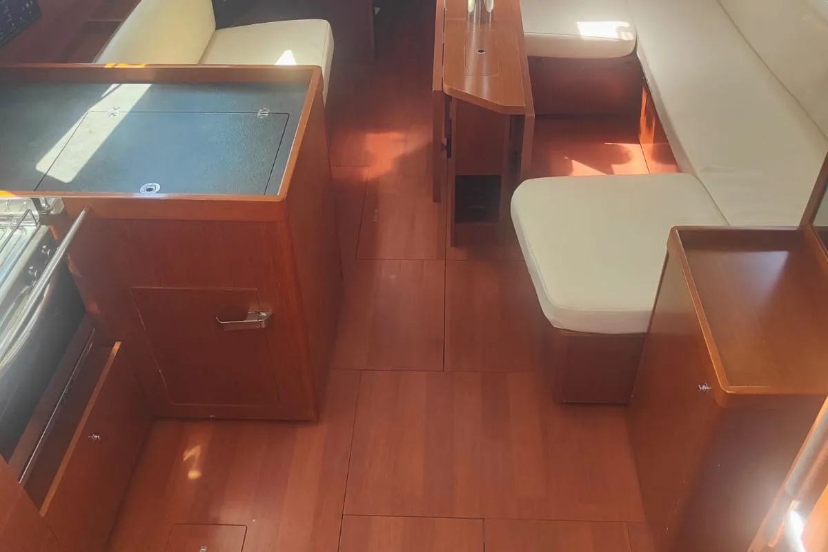 Salon of Paulina, a Beneteau Oceanis 41.1 sailboat at Procida, Italy
