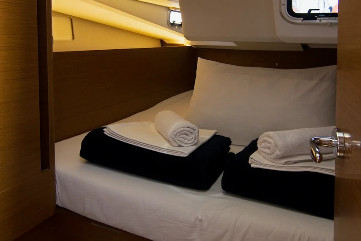 Cabin on Tanpopo, a Jeanneau Sun Odyssey 440 sailboat at Split, Croatia