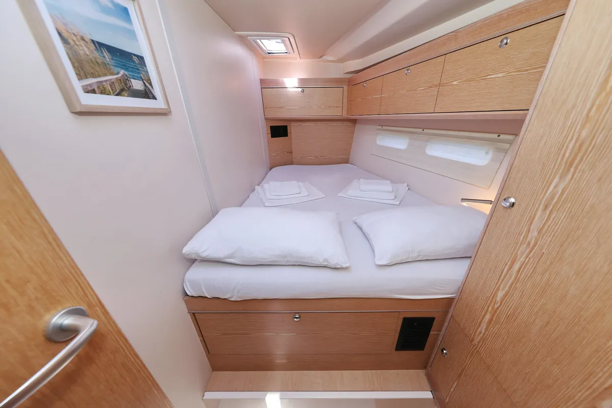 Cabin on Amethyst, a Hanse 575 sailboat at Općina Sukošan, Croatia