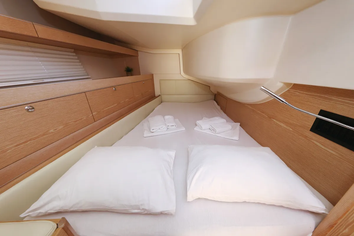 Cabin on Amethyst, a Hanse 575 sailboat at Općina Sukošan, Croatia