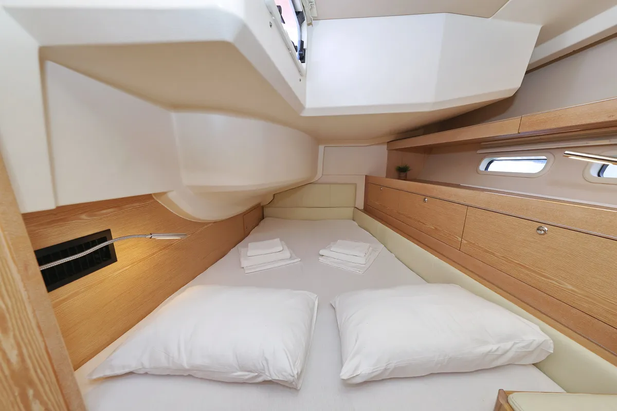 Cabin on Amethyst, a Hanse 575 sailboat at Općina Sukošan, Croatia