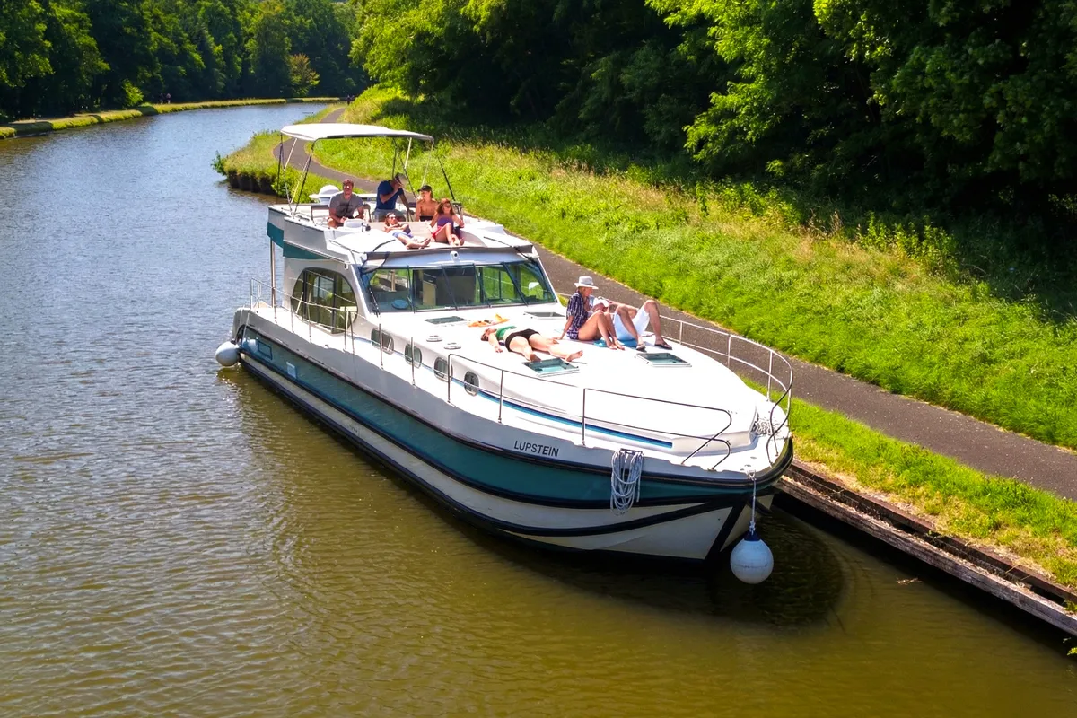 Cruiser Premium+ 8/10 Pers., a Nicols Octo Fly C motorboat at Lübz, Germany