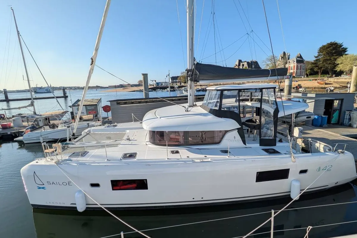Exterior view of Zannannan, a Lagoon 42 catamaran at Roche Caiman, Seychelles