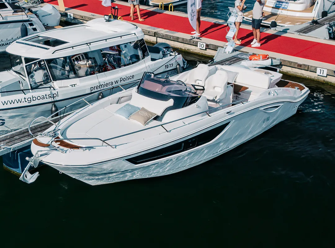 Exterior view of Capricorn, a Sessa Key Largo 27 motorboat at Općina Sukošan, Croatia