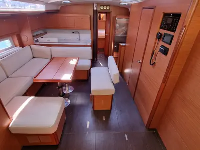 Salon of Albus, a Dufour 530 sailboat at Tonnarella, Italy
