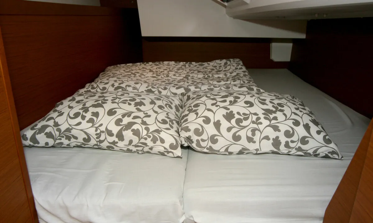 Cabin on Marie, a Jeanneau Sun Odyssey 349 sailboat at Grad Pula, Croatia