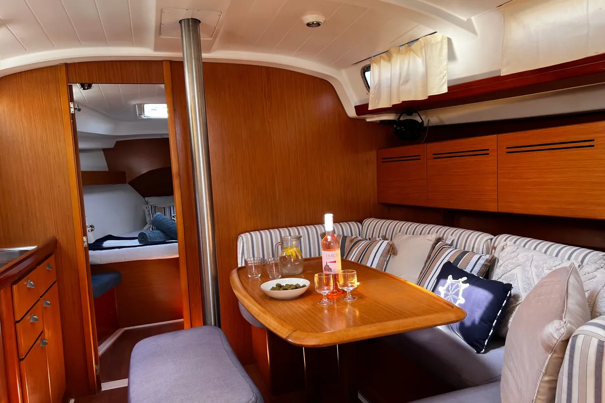 Salon of ROUALEYN, a Beneteau Oceanis 43 sailboat at Municipal Unit of Ellomenos, Greece